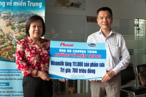 Người lao động Vinamilk góp ngày lương, hỗ trợ miền Trung gần 4 tỷ đồng Người lao động Vinamilk góp ngày lương, hỗ trợ miền Trung gần 4 tỷ đồng