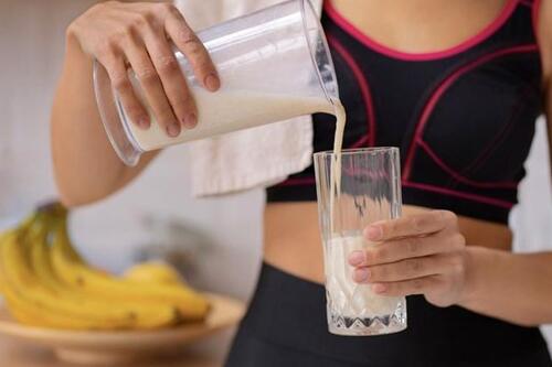 Ăn thanh protein hay uống sữa lắc, loại nào tốt hơn cho cơ thể Ăn thanh protein hay uống sữa lắc, loại nào tốt hơn cho cơ thể
