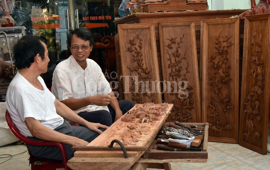Độc đáo nghệ thuật điêu khắc tranh gỗ La Xuyên doc dao nghe thuat dieu khac tranh go la xuyen