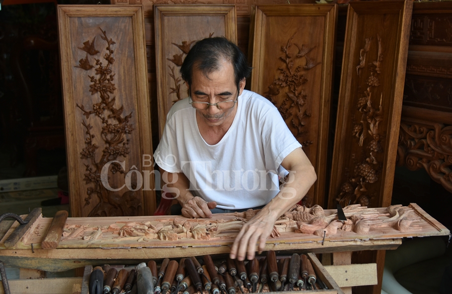 Độc đáo nghệ thuật điêu khắc tranh gỗ La Xuyên doc dao nghe thuat dieu khac tranh go la xuyen