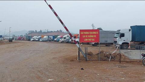 Lạng Sơn tạm dừng tiếp nhận xe chở hoa quả lên cửa khẩu từ 16/2
