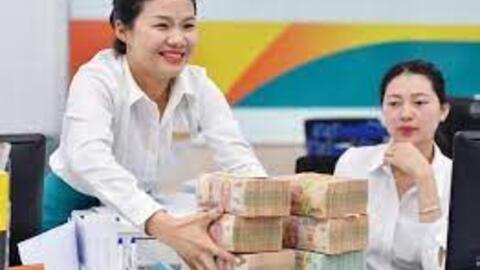 Lợi nhuận giảm, ngân hàng vẫn chi mạnh trả lương cho nhân viên