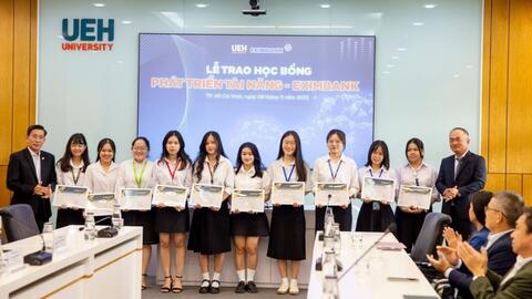 Eximbank trao học bổng trị giá 600 triệu đồng cho sinh viên Trường ĐH Kinh tế TP Hồ Chí Minh