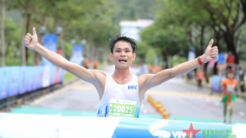 Hơn 1.500 người chạy chinh phục bán đảo Sơn Trà