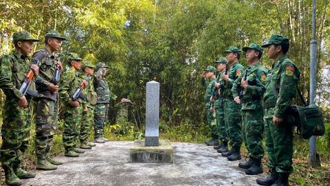 Tuần tra song phương bảo vệ đoạn biên giới Việt Nam - Lào
