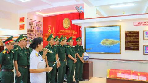 Học viện Hải quân giáo dục truyền thống cho học viên trung cấp lý luận chính trị