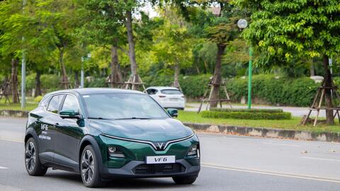 Khách mua xe điện trong tháng 4 có cơ hội được tặng 1 năm thuê pin