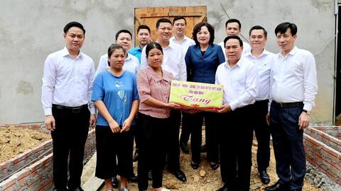 Agribank cùng ngành Ngân hàng tích cực chung tay “xóa nhà tạm, nhà dột nát”