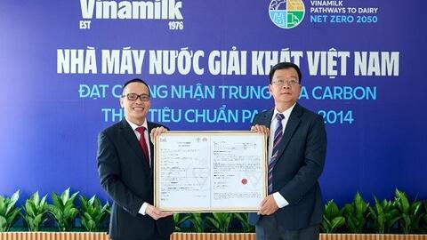 Vinamilk có thêm 1 nhà máy đạt chứng nhận trung hòa carbon, đẩy mạnh “xanh hóa” sản xuất