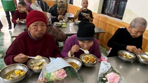 Ấm áp “Bữa cơm thiện nguyện”
