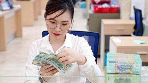 Nhiều ngân hàng nâng lãi suất, có nơi tăng 3 lần trong tháng