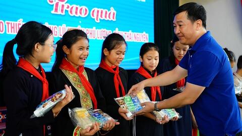 Vinamilk tổ chức nhiều hoạt động trung thu cho trẻ em mọi miền    ​