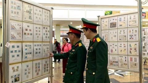 Hà Nội: Trưng bày tem bưu chính với chủ đề về Quân đội nhân dân Việt Nam
