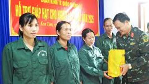 Đoàn Kinh tế - Quốc phòng 78 trao 1.200 suất quà tặng người lao động và nhân dân trên địa bàn