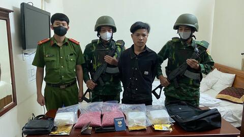 Bắt đối tượng vận chuyển 3kg ma túy đá và 40.000 viên ma túy tổng hợp