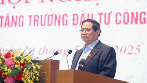 Thủ tướng yêu cầu đánh giá lại cán bộ những nơi “có tiền mà không tiêu được”
