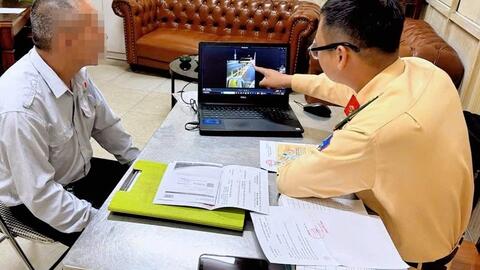 Hà Nội: Xác minh xử lý tài xế xe ô tô khách quay đầu xe ở đầu cầu Thăng Long