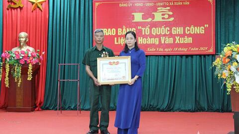 Xã Xuân Vân (Tuyên Quang) trao Bằng “Tổ quốc ghi công” cho thân nhân liệt sĩ Hoàng Văn Xuân
