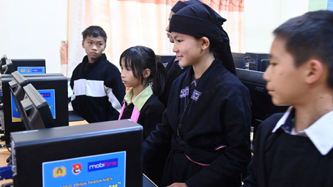 "Bình dân học vụ số": Từ lớp học cộng đồng đến công nghệ số, gia đình số, chợ số