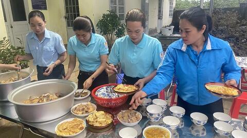 Mô hình “Nuôi em bán trú” giúp học sinh nghèo