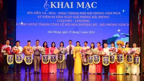 Tổ chức Hội diễn Ca - Múa - Nhạc chào mừng kỷ niệm các ngày lễ lớn trong tháng 4 tháng 5 lịch sử