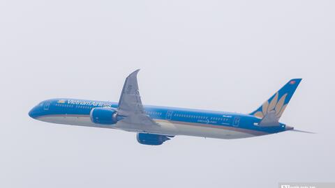 Thương vụ xuất ngoại giúp Vietnam Airlines thoát án huỷ niêm yết bắt buộc
