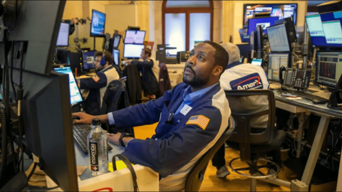 Lợi suất trái phiếu lập kỷ lục mới, đồng Yên chạm đáy 32 năm