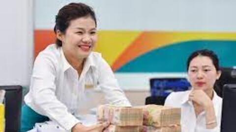 Lợi nhuận giảm, ngân hàng vẫn chi mạnh trả lương cho nhân viên