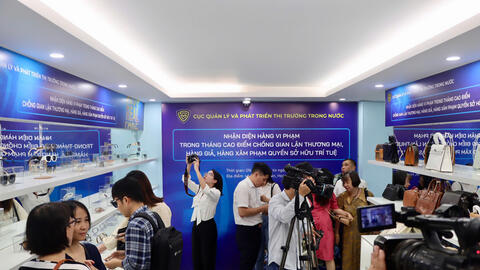 Trưng bày trên 300 sản phẩm vi phạm trong cao điểm chống hàng giả