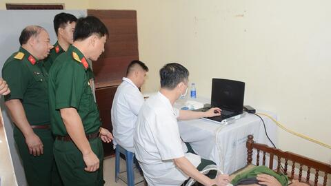 Ban Thanh niên Quân đội phối hợp khám, cấp thuốc miễn phí cho đối tượng chính sách xã Đại Phúc, tỉnh Thái Nguyên