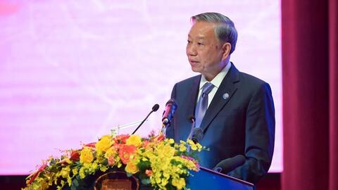 Ngành Ngoại giao đón nhận Huân chương Lao động hạng Nhất