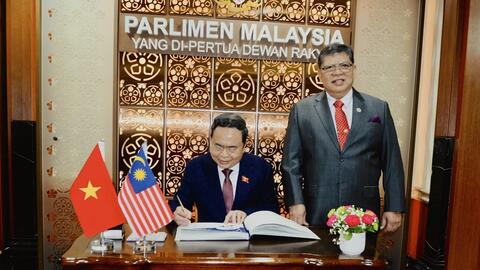 Chủ tịch Quốc hội Trần Thanh Mẫn hội đàm với Chủ tịch Hạ viện Malaysia