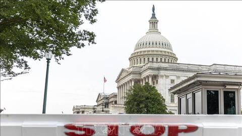 Chính phủ Mỹ chính thức đóng cửa do bế tắc ngân sách