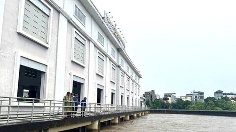 Hà Nội vận hành toàn bộ các trạm bơm lớn để tiêu thoát nước