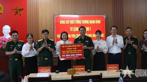 Tư lệnh Quân khu 1 thăm, động viên Trường Tiểu học Nguyễn Huệ khắc phục hậu quả bão số 11