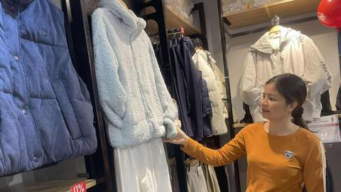 Thị trường áo ấm mùa đông nhộn nhịp: Đa dạng mẫu mã, giá cả cạnh tranh