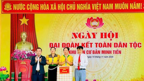 Lãnh đạo tỉnh Nghệ An dự Ngày hội Đại đoàn kết toàn dân tộc tại nhiều khu dân cư