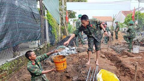 “Chiến dịch Quang Trung”: Lực lượng quân đội tăng tốc tái thiết, củng cố niềm tin cho người dân sau thiên tai
