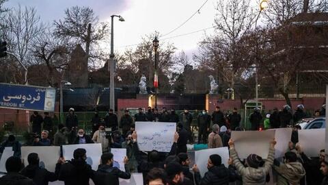 Iran cảnh báo trả đũa, Mỹ rút người khỏi căn cứ quân sự