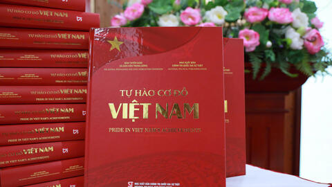 Ra mắt sách ‘Tự hào cơ đồ Việt Nam’