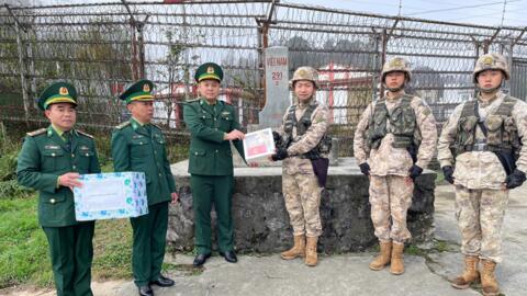 Gặp gỡ, chúc Tết lực lượng quản lý, bảo vệ biên giới Trung Quốc