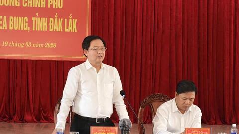 Phó Thủ tướng Hồ Quốc Dũng làm việc với xã biên giới ở Đắk Lắk