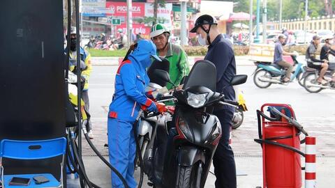 Giá xăng dầu hôm nay 9/4/2026: Thế giới tiếp tục giảm rất mạnh