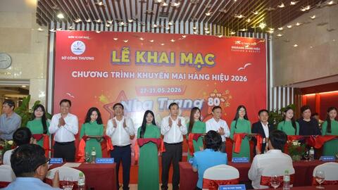 Khởi đầu mùa hè mua sắm hàng hiệu ở Nha Trang