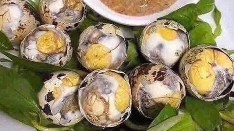 Ai không nên ăn trứng vịt lộn thường xuyên?