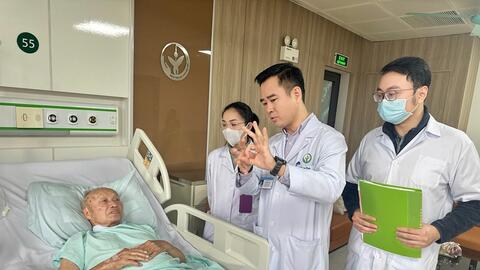 Bệnh viện Hữu nghị Việt Đức: Chấm dứt vết thương chiến tranh sau hơn 50 năm cho thương binh 85 tuổi