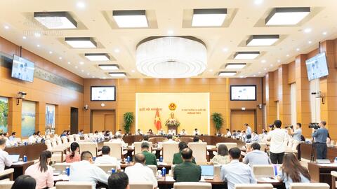 Ủy ban Thường vụ Quốc hội: Hạn chế tối đa can thiệp vào quyền tự do kinh doanh