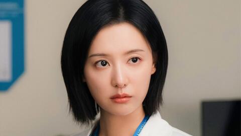 Phim "Bác sĩ X" của Kim Ji Won gây tranh cãi dù rating mở màn ấn tượng