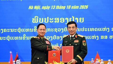 Đại tướng Phan Văn Giang hội đàm với Phó thủ tướng, Bộ trưởng Bộ Quốc phòng Lào