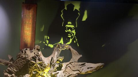 Kể chuyện lịch sử Việt Nam thông qua nghệ thuật điêu khắc ánh sáng